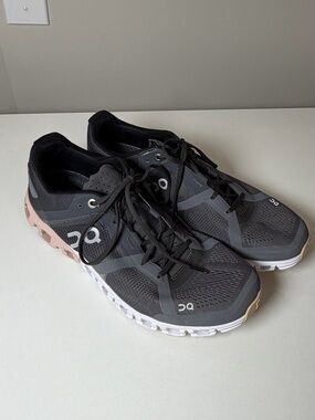 On Running On Cloud Women's 9.5 Trail Runners in Charcoal with Pink Accent